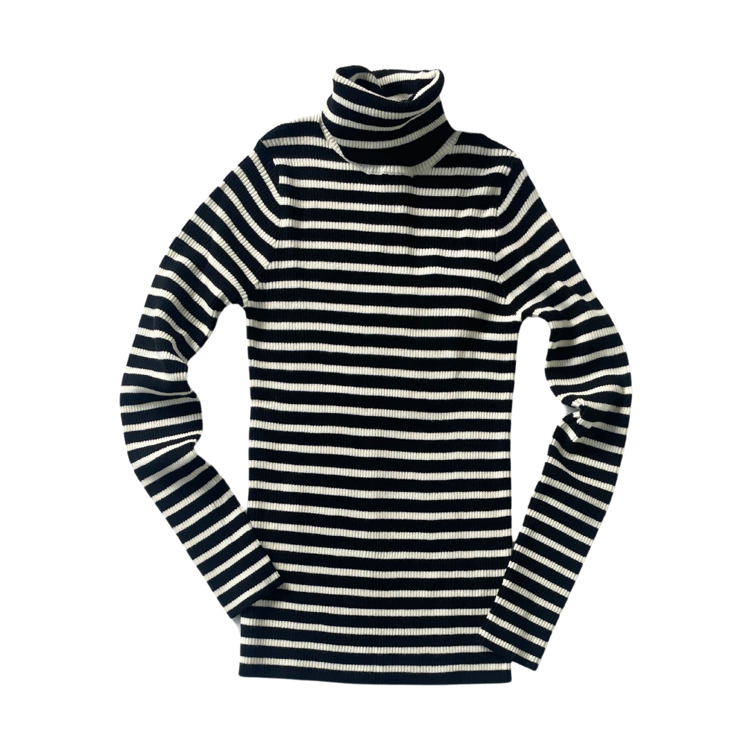 シルキーニットタートルネックセーター