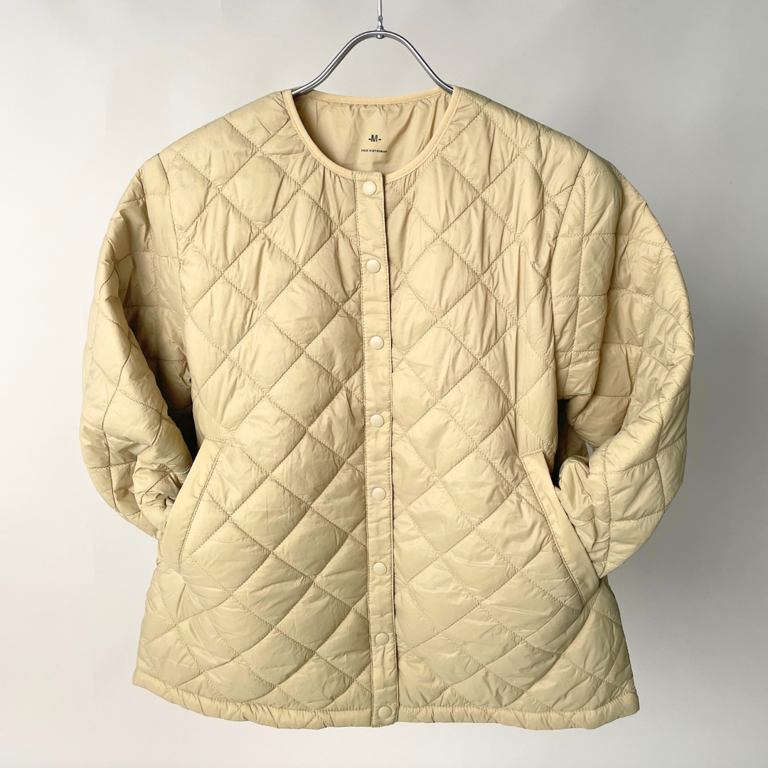 ライトパフノーカラージャケット