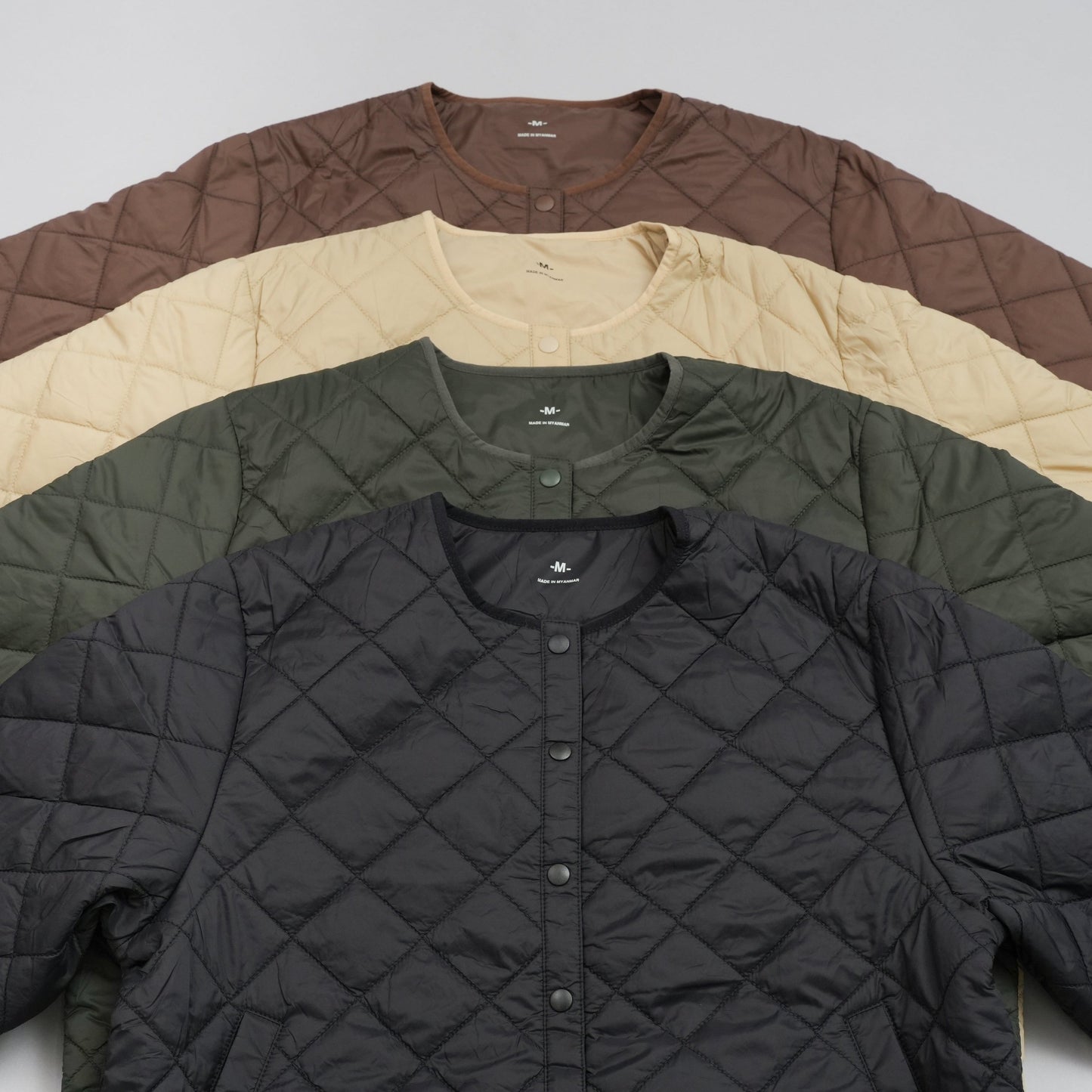 ライトパフノーカラージャケット