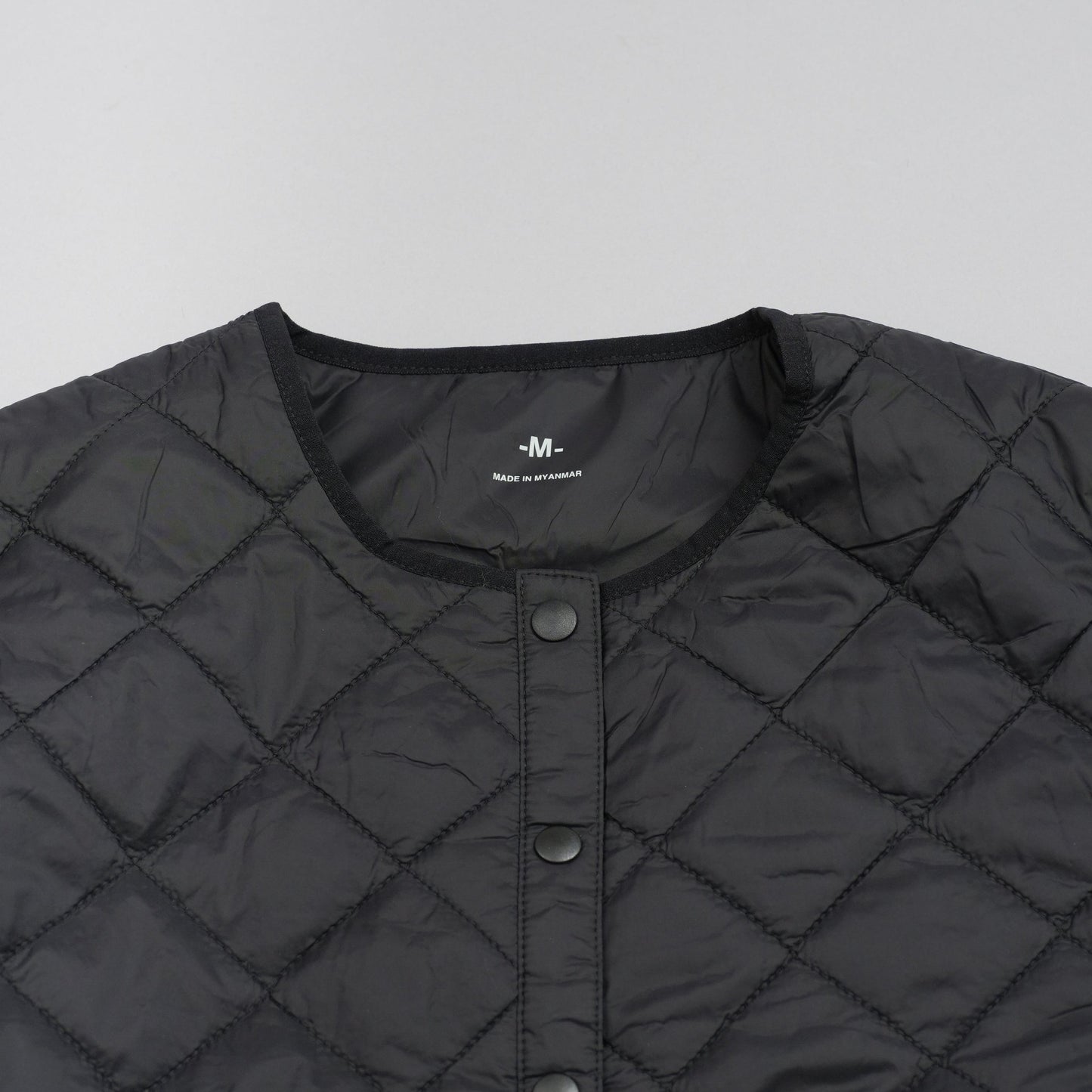 ライトパフノーカラージャケット