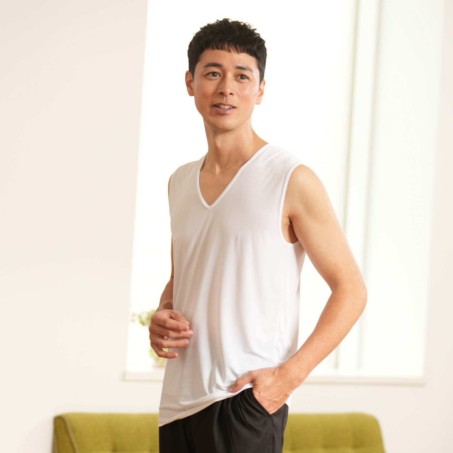 MEN AIRITYメッシュVネックスリーブレス