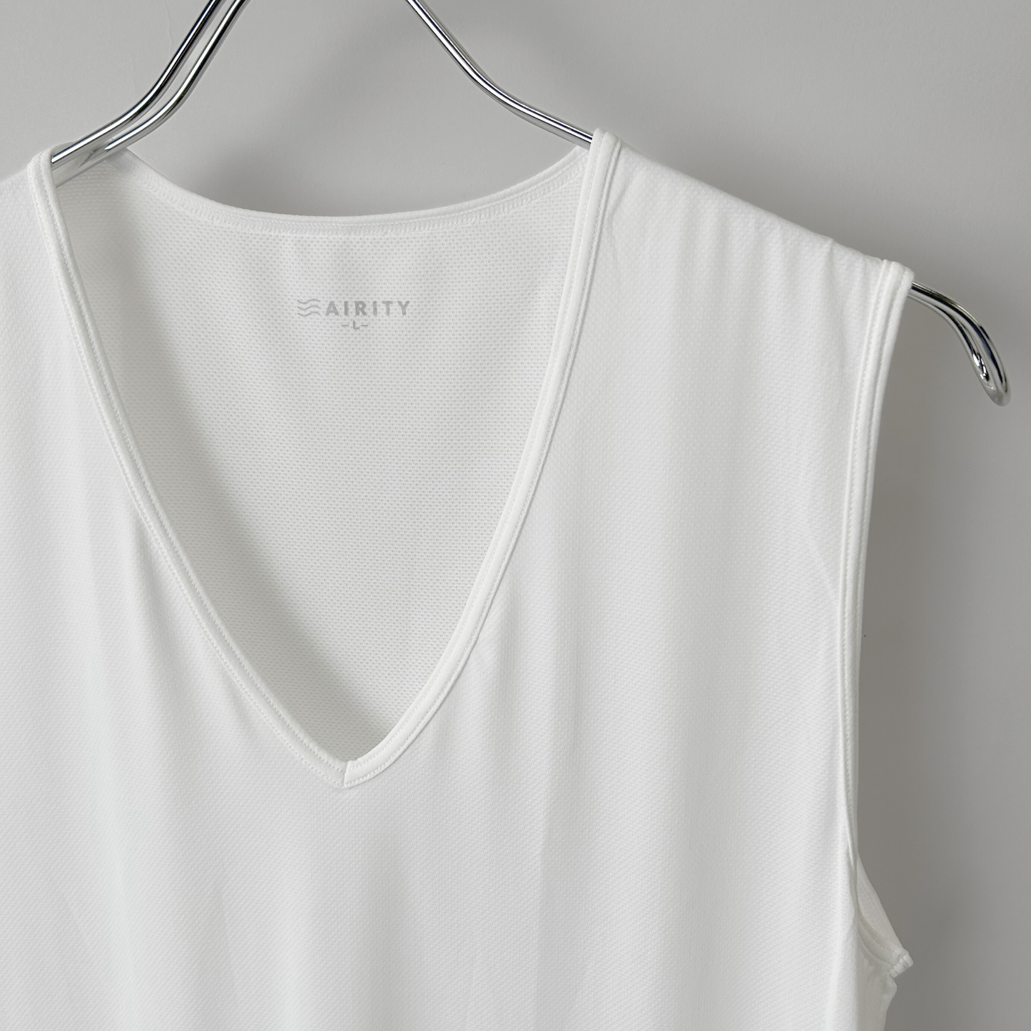 MEN AIRITYメッシュVネックスリーブレス