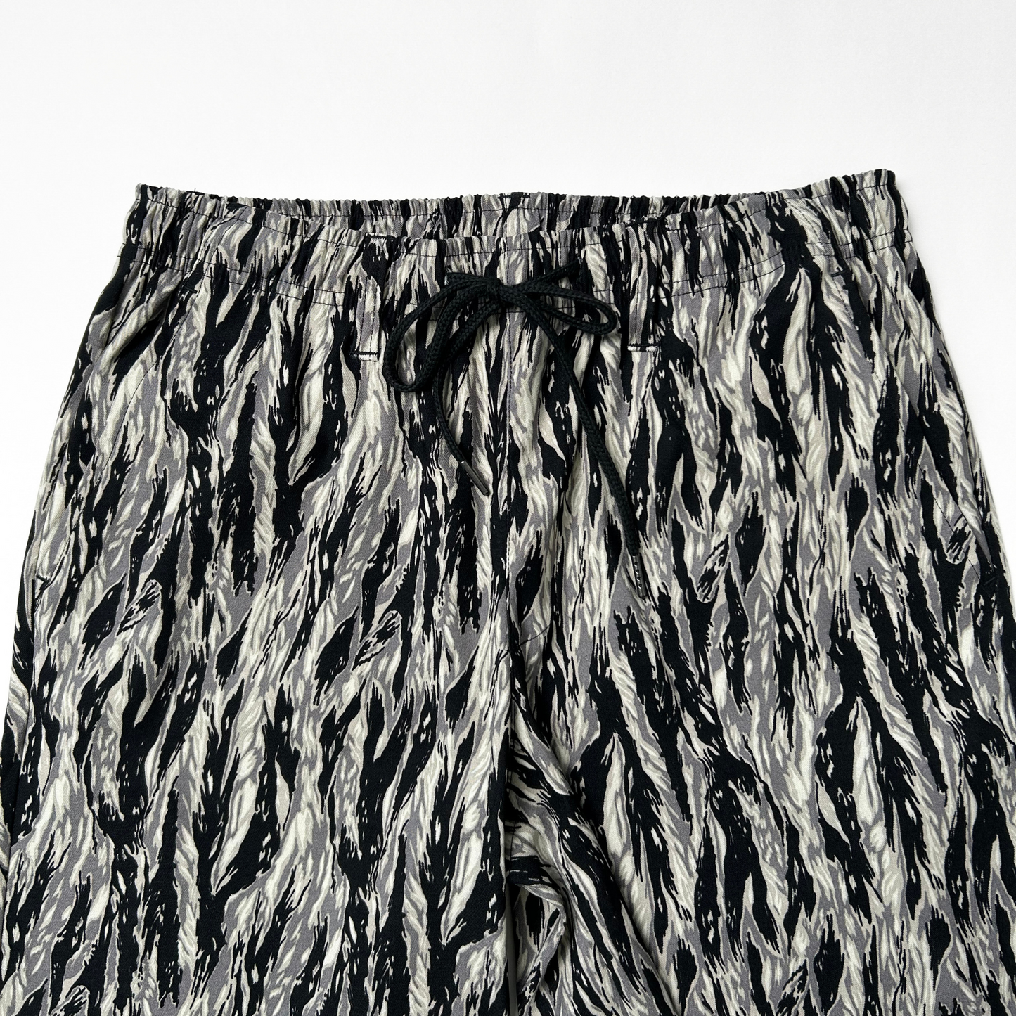 NOBIRUNOストレッチショートパンツ(総柄)