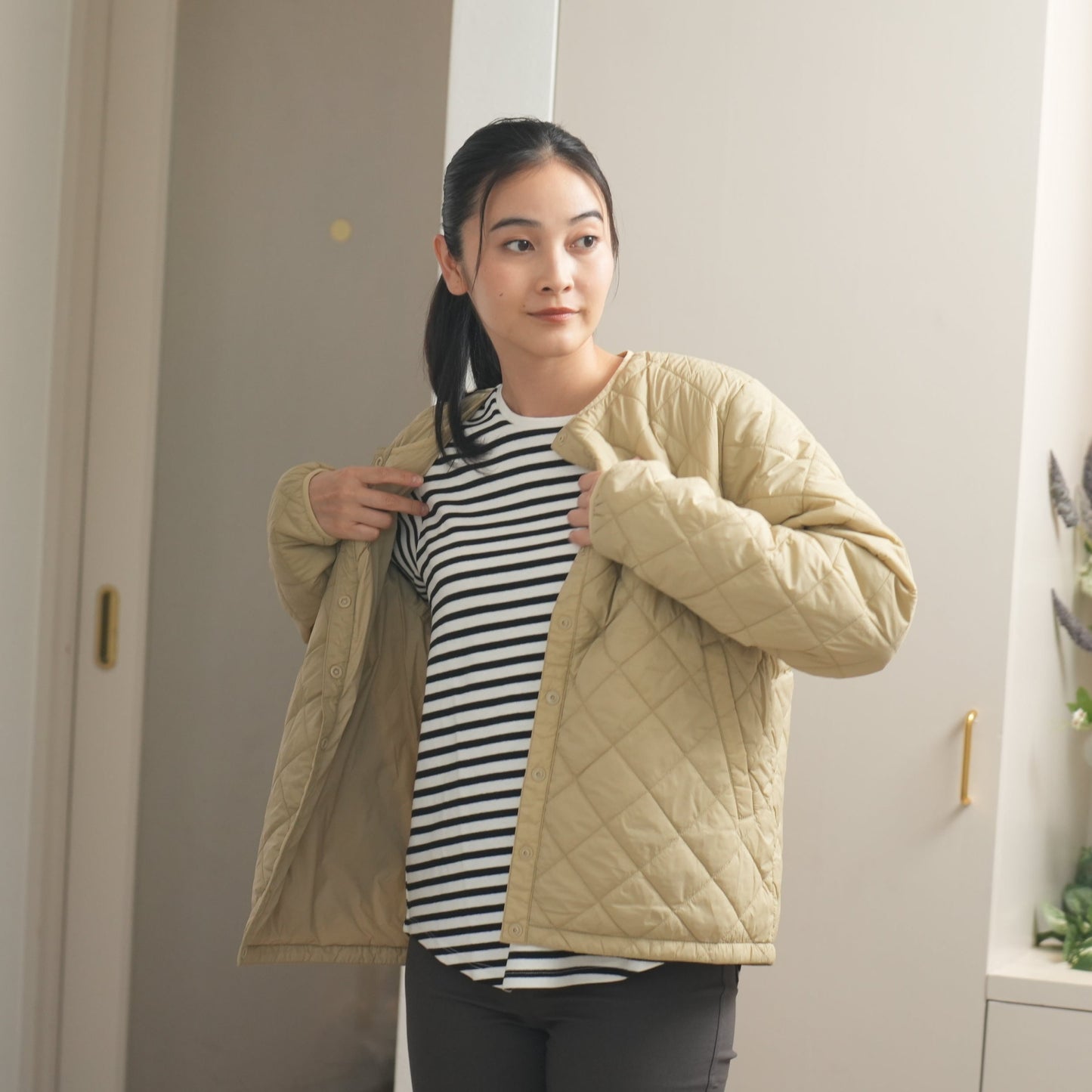 ライトパフノーカラージャケット