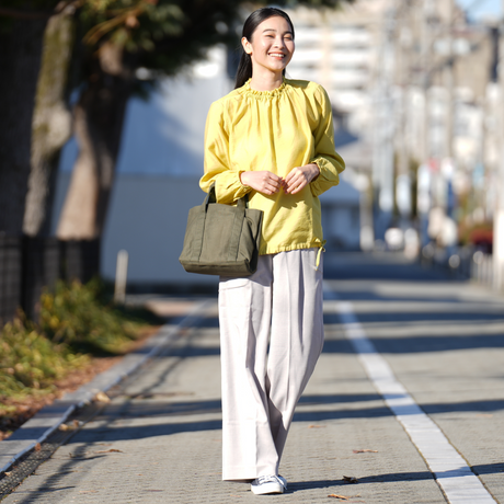 ゆったり衿ギャザーブラウス