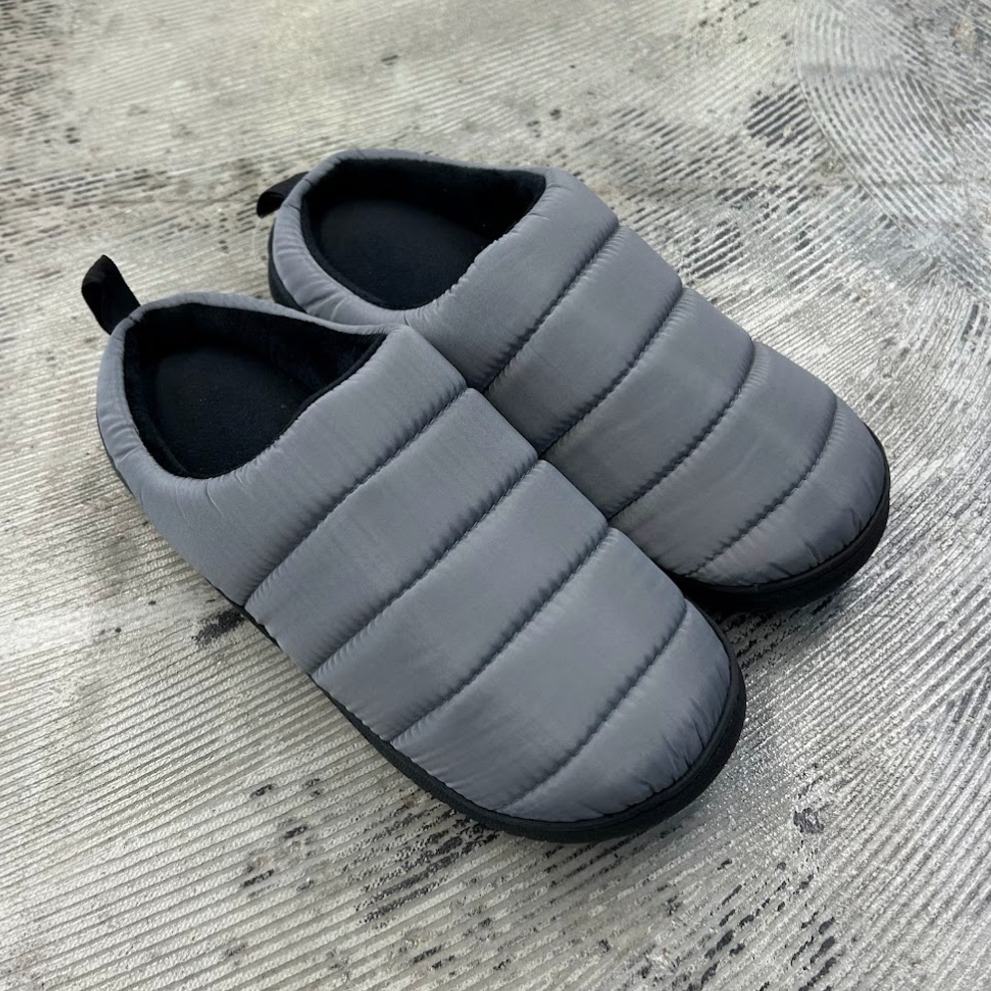 ダウン調サンダル