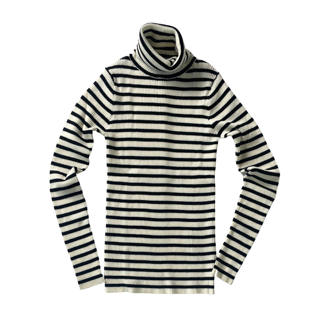 シルキーニットタートルネックセーター