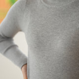 シルキーニットタートルネックセーター